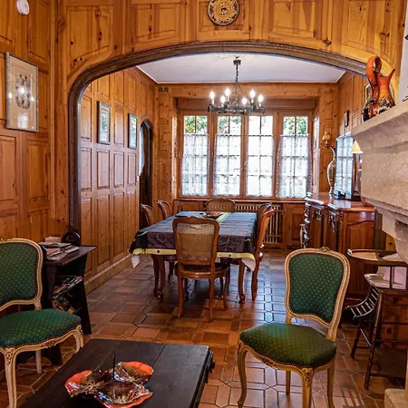 Holiday home Maison Avec Patio Dans Le Centre Historique