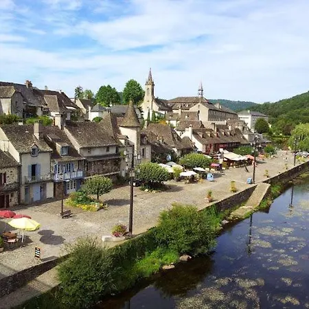 Maison Avec Patio Dans Le Centre Historique Terrasson