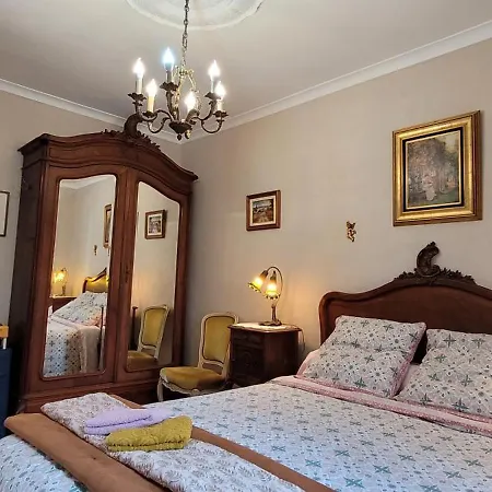 Maison Avec Patio Dans Le Centre Historique Terrasson