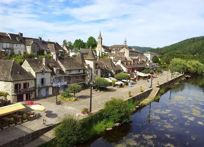 Maison Avec Patio Dans Le Centre Historique Terrasson