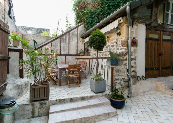 Maison Avec Patio Dans Le Centre Historique Terrasson