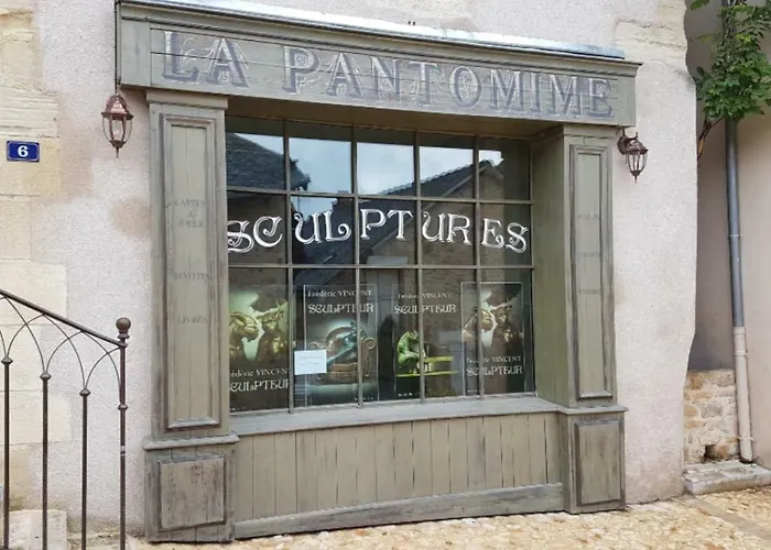 Maison Avec Patio Dans Le Centre Historique Terrasson