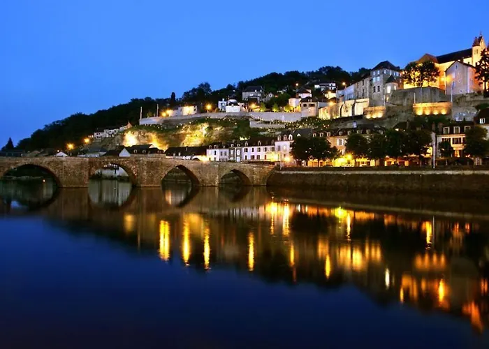 Maison Avec Patio Dans Le Centre Historique Terrasson